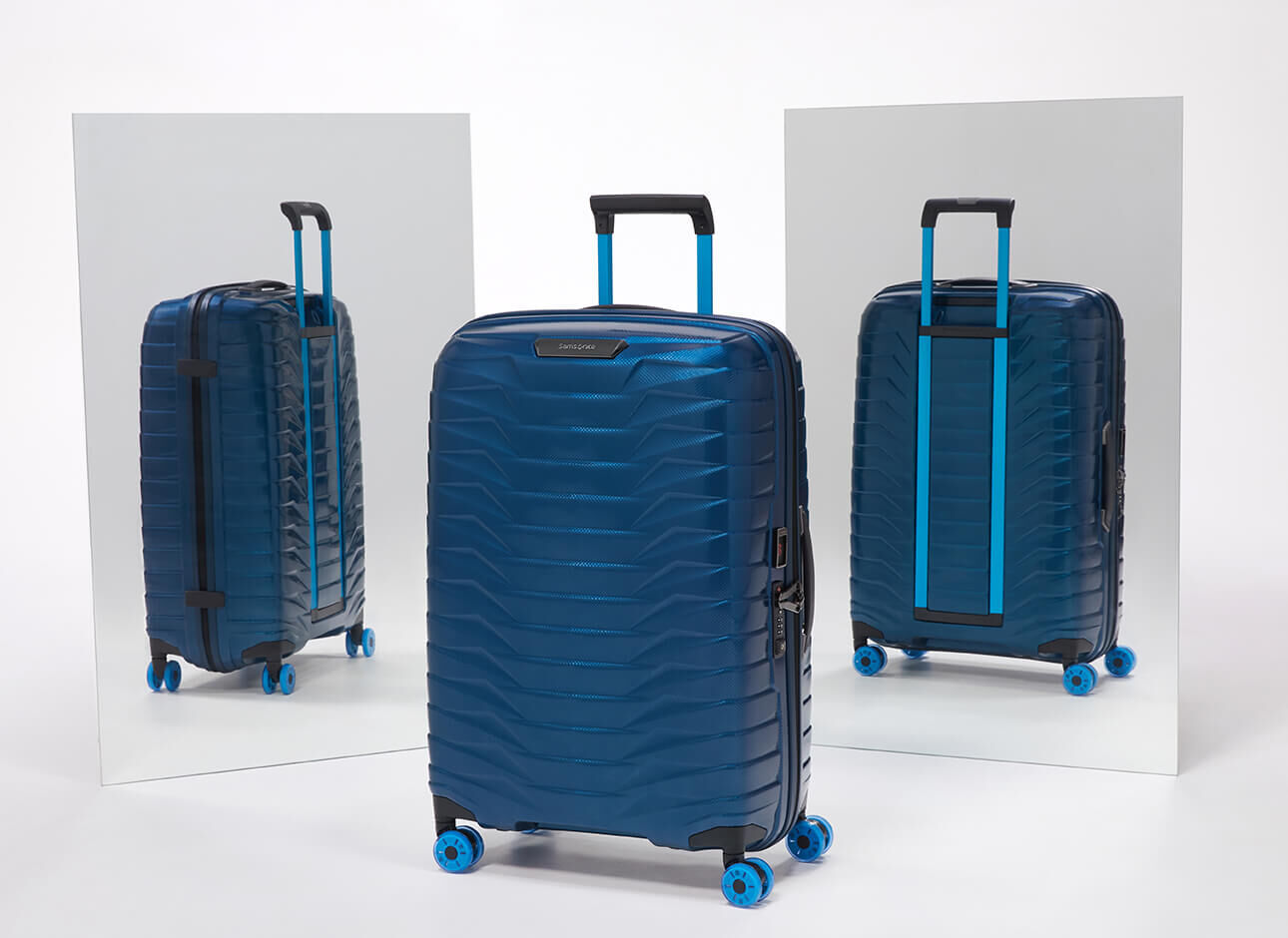 ズイマン　 Proxis Spinner (4 wheels) 81cm Blue | Samsonite UK