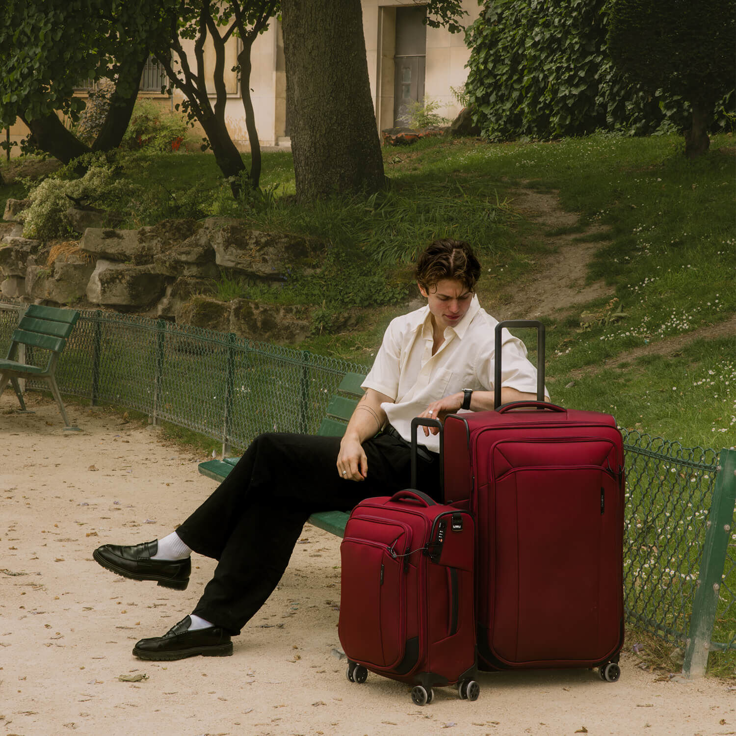 Respark Spinner Expandable (4 wheels) 79cm Red | Samsonite UK