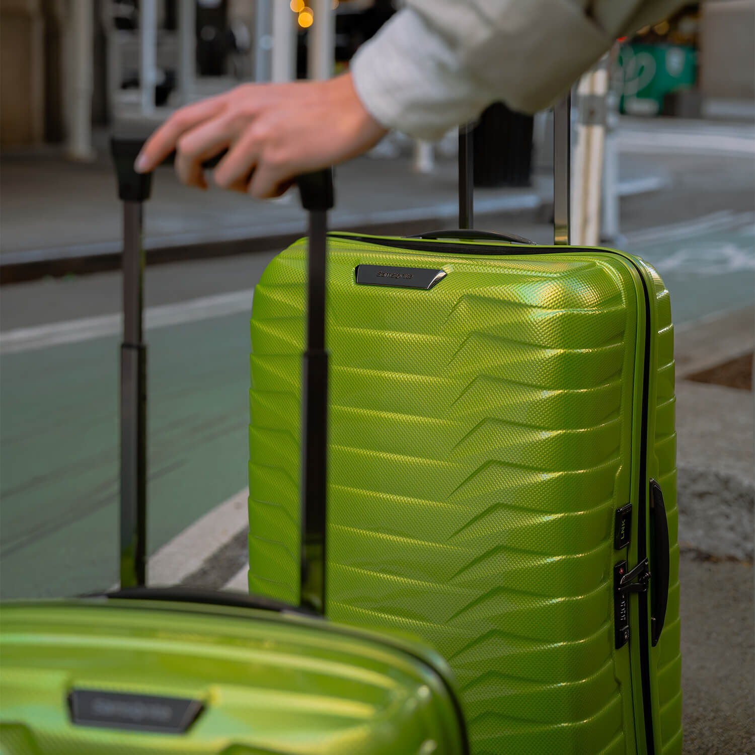 アデニアグロボーサ Proxis Spinner (4 wheels) 81cm Yellow | Samsonite UK