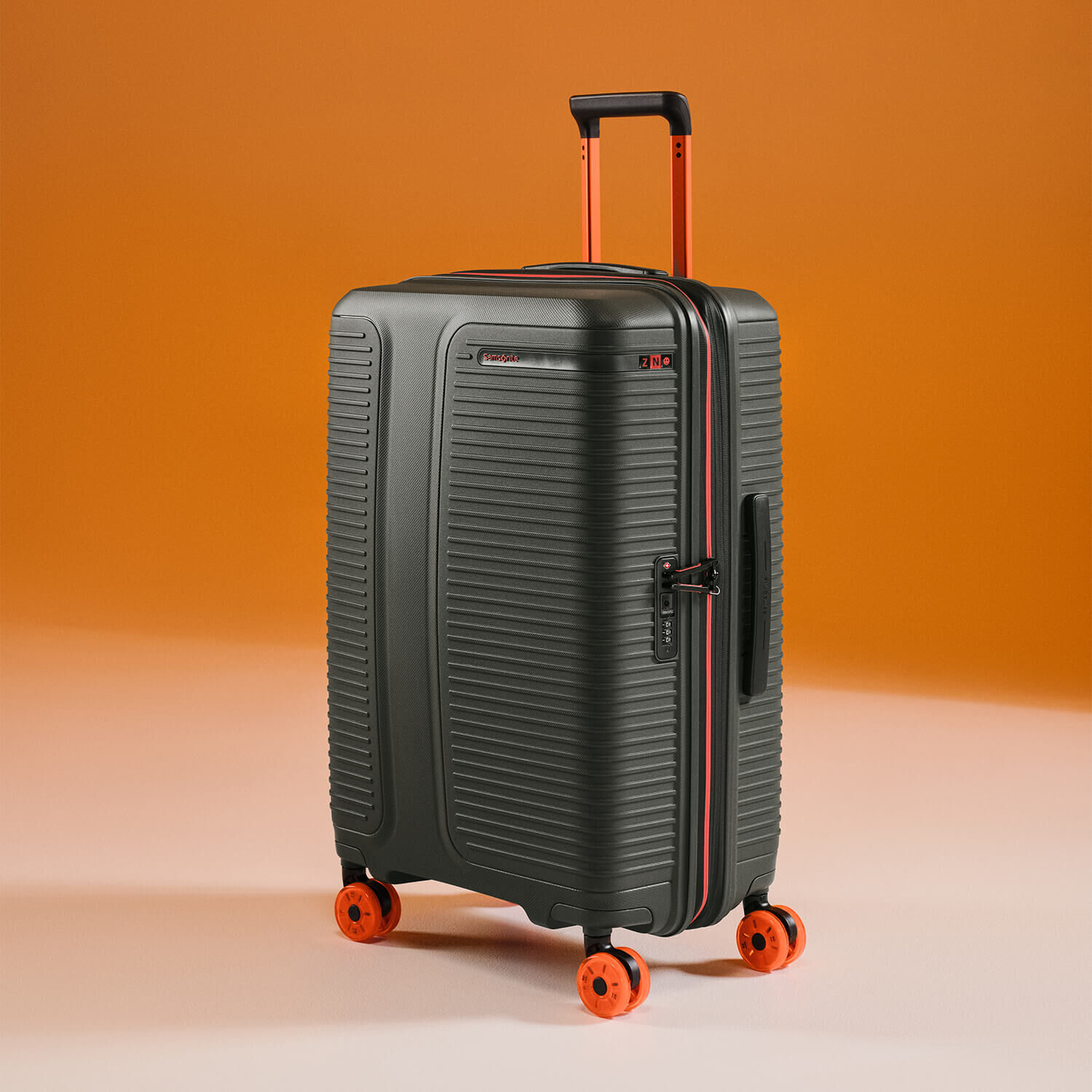 Prodiver Spinner expandable (4 wheels) 55cm Yellow | Samsonite UK