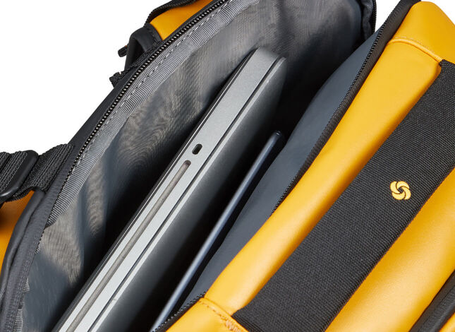 Separate laptop & tablet compartment